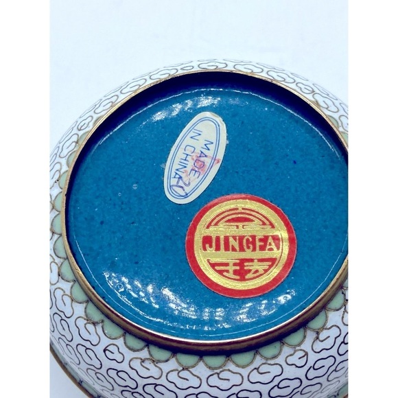 Jingfa Vintage enamel Cloisonne Trinket Box Painted Flowers + Labels - Picture 2 of 4